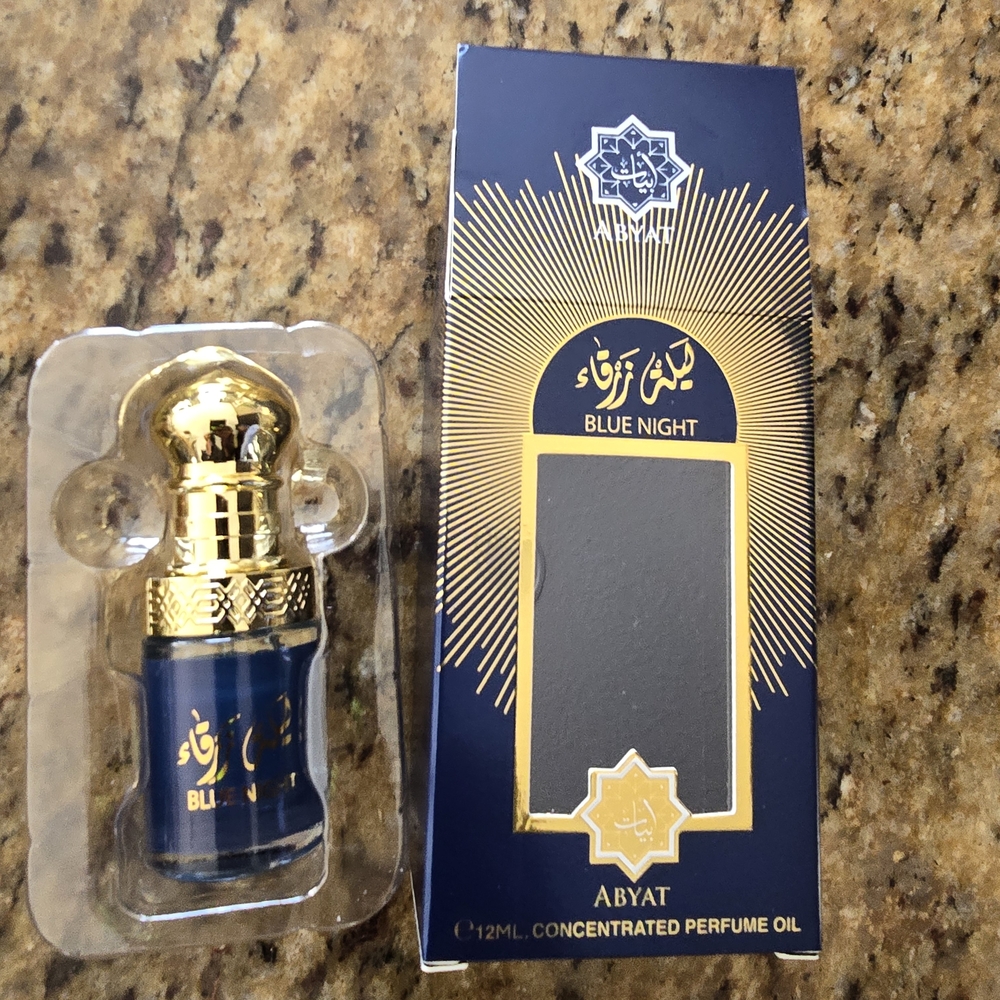 No Boundaries Blue Night Perfume Oil with Gold Accents